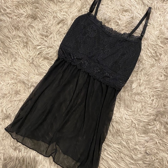 Veil and Lace Night Gown - Picture 11 of 12